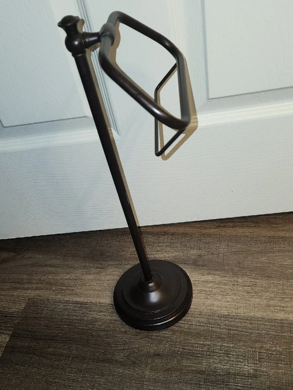 NWOT Oil-Rubbed Bronze Freestanding Towel Stand